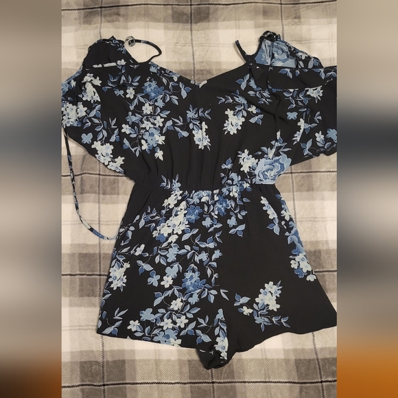 Small romper - Picture 1 of 5